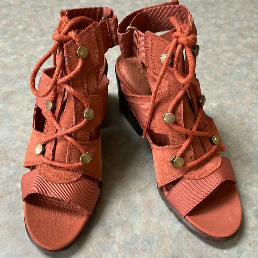 Sorel lace up sandals (sz 10)